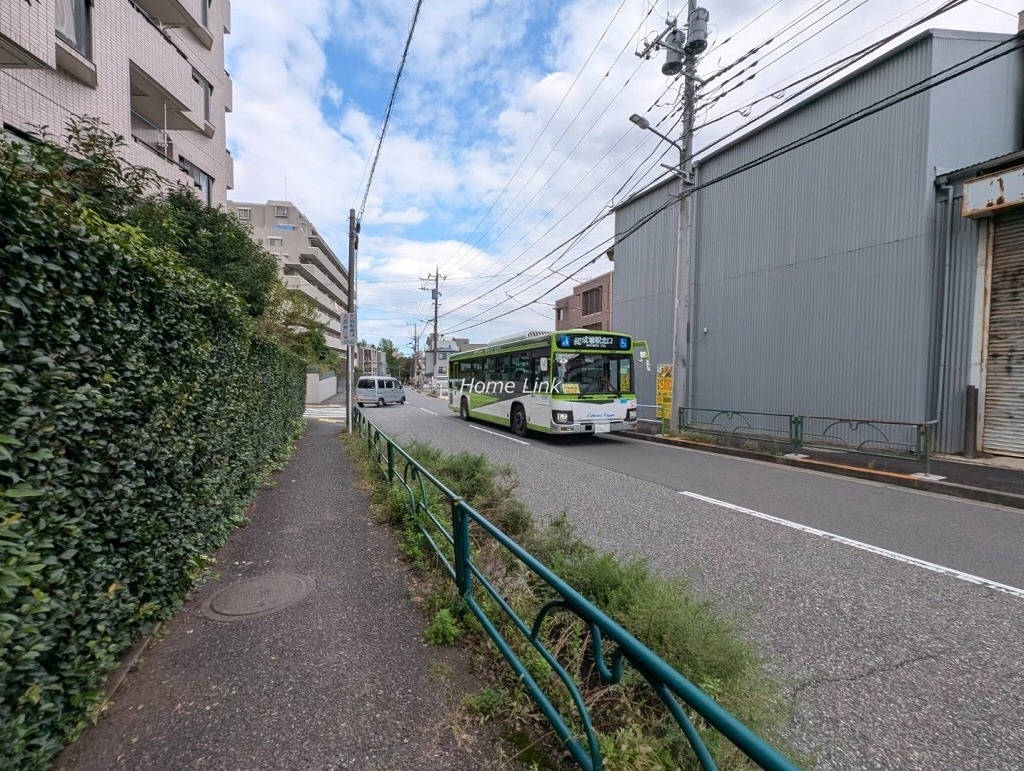 東建ニューハイツ赤塚公園　南側 前面道路歩道